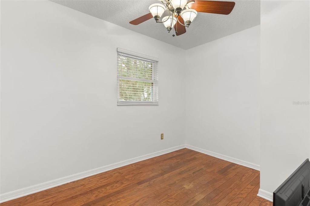 Image 29 of property listing at 900 LENMORE COURT, Orlando, FL 32812