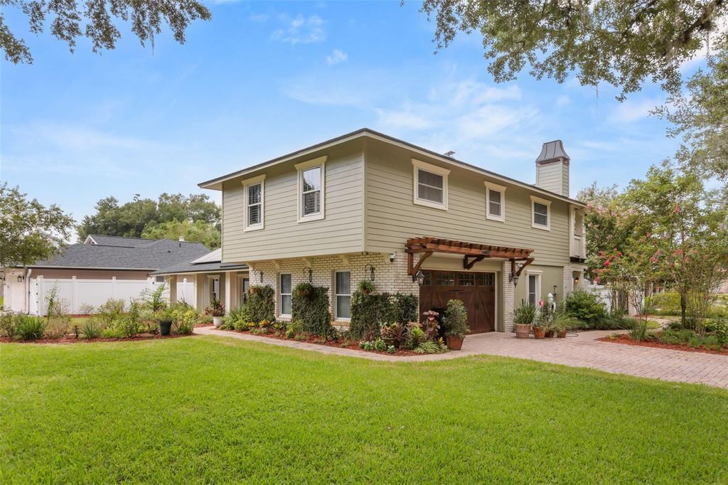Image 4 of property listing at 900 LENMORE COURT, Orlando, FL 32812