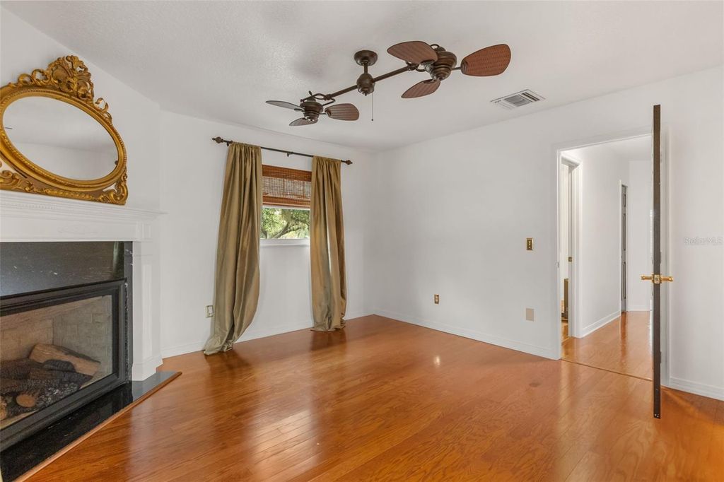 Image 34 of property listing at 900 LENMORE COURT, Orlando, FL 32812