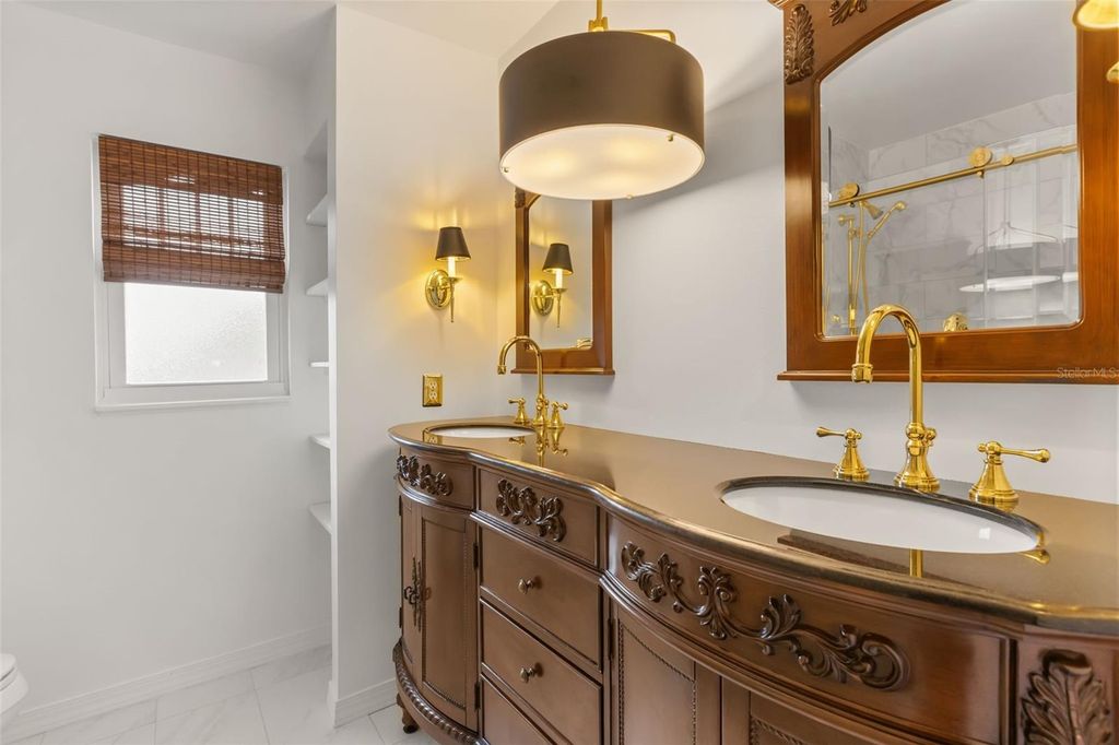 Image 35 of property listing at 900 LENMORE COURT, Orlando, FL 32812