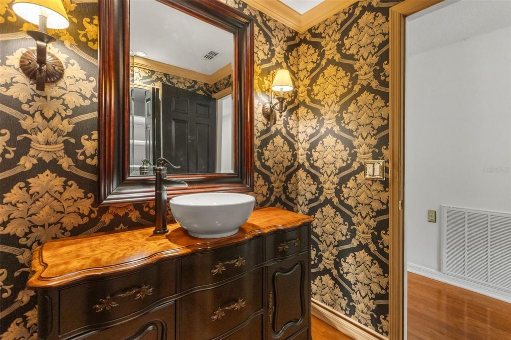 Image 39 of property listing at 900 LENMORE COURT, Orlando, FL 32812