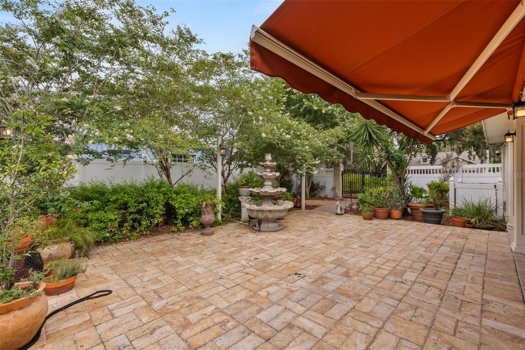 Image 44 of property listing at 900 LENMORE COURT, Orlando, FL 32812