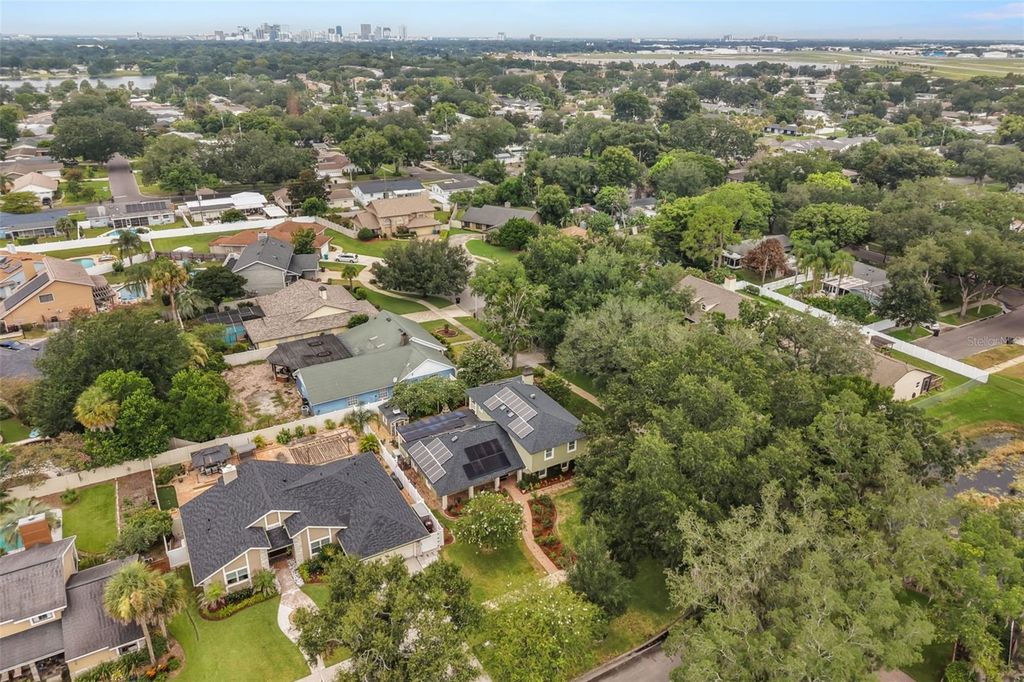 Image 47 of property listing at 900 LENMORE COURT, Orlando, FL 32812