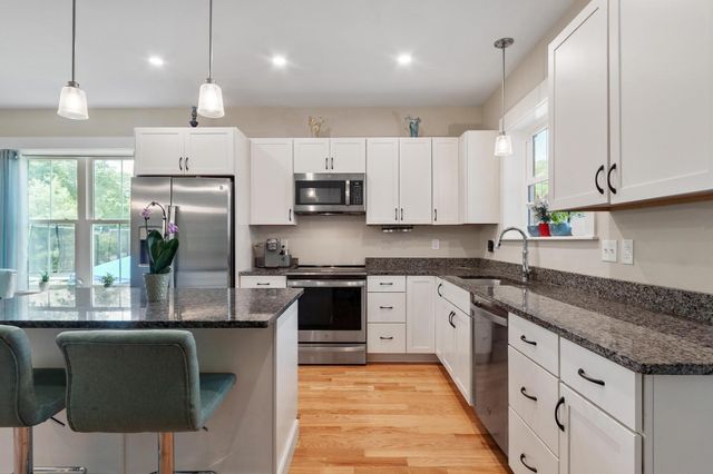 5 Powell St B, Harvard, MA 01451
