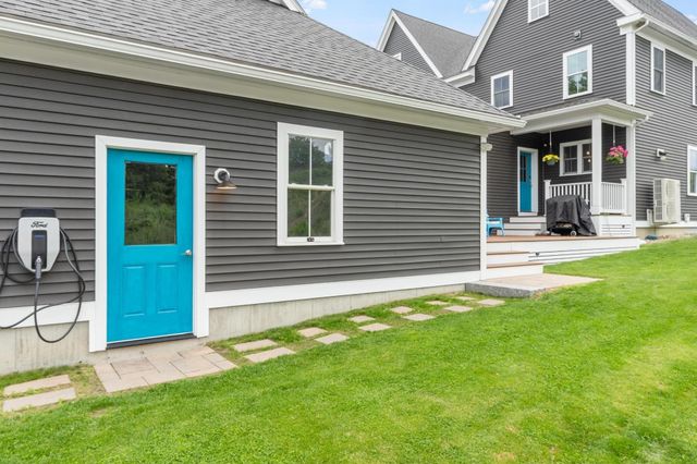 5 Powell St B, Harvard, MA 01451