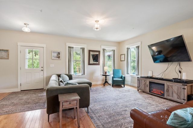 5 Powell St B, Harvard, MA 01451