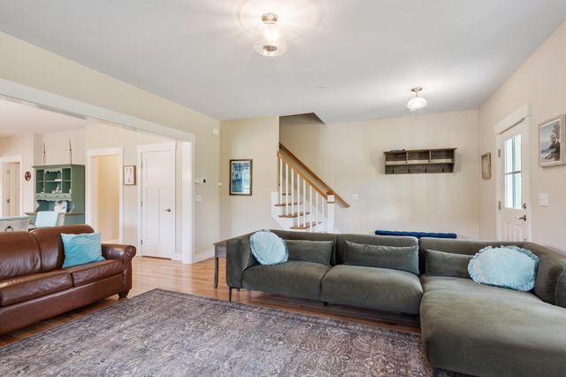 5 Powell St B, Harvard, MA 01451