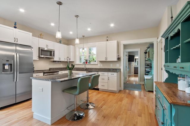 5 Powell St B, Harvard, MA 01451