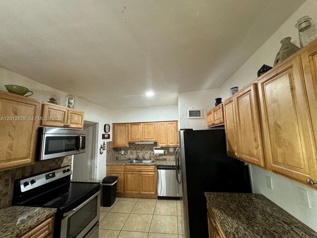 965 NE 146th St B, North Miami, FL 33161