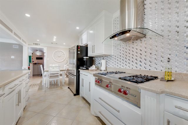 1911 White Rose Lane, Carrollton, TX 75007