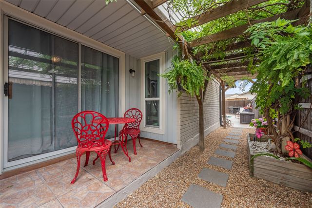 1911 White Rose Lane, Carrollton, TX 75007