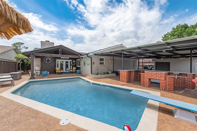 1911 White Rose Lane, Carrollton, TX 75007