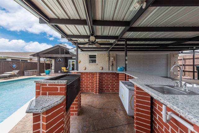 1911 White Rose Lane, Carrollton, TX 75007