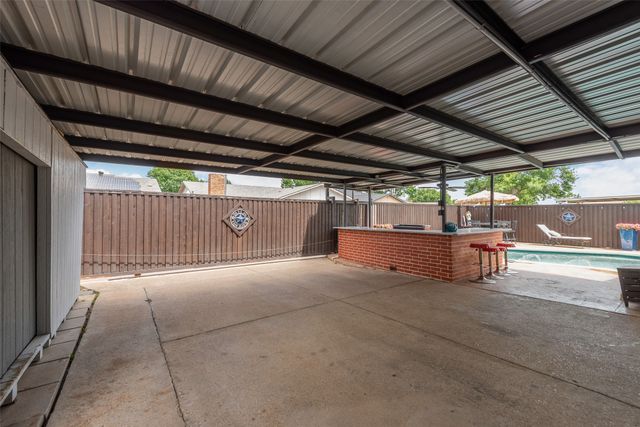 1911 White Rose Lane, Carrollton, TX 75007