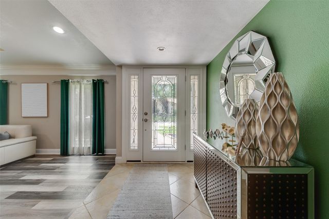 1911 White Rose Lane, Carrollton, TX 75007