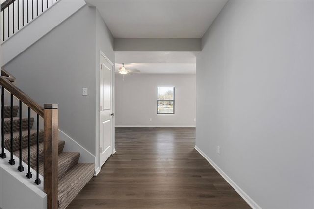 613 Foxglove Lane, Raymore, MO 64083