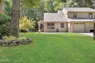 165 Arrow Wood Place, Malta, NY 12020