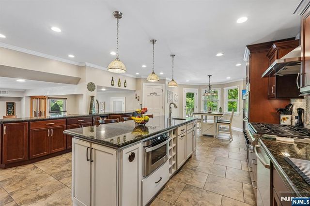 23 Chicopee Drive, Wayne, NJ 07470