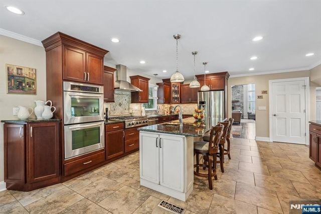 23 Chicopee Drive, Wayne, NJ 07470