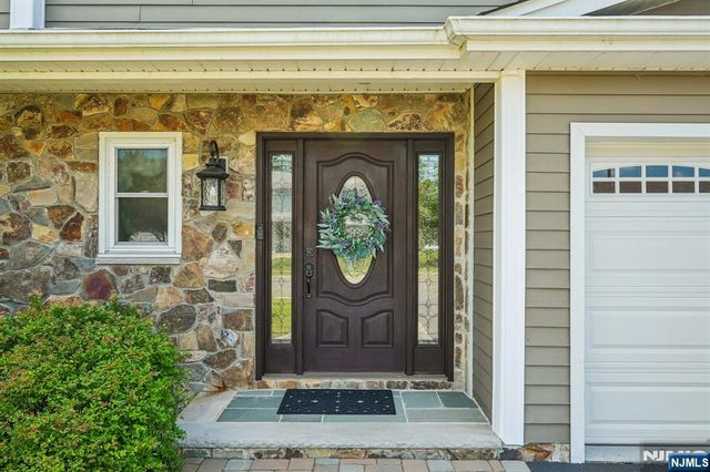 23 Chicopee Drive, Wayne, NJ 07470
