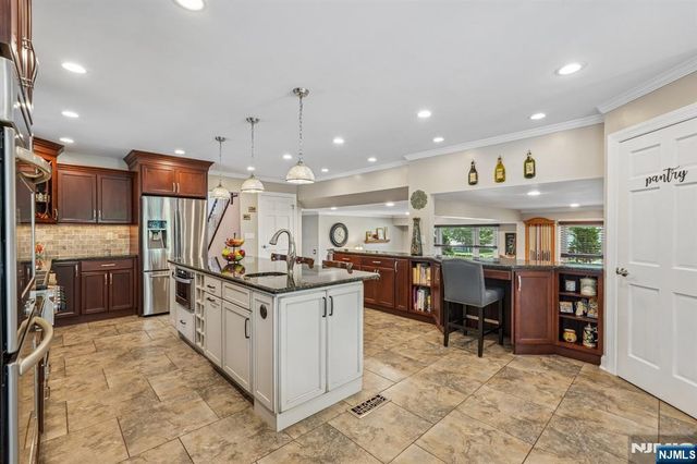 23 Chicopee Drive, Wayne, NJ 07470