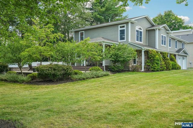 23 Chicopee Drive, Wayne, NJ 07470