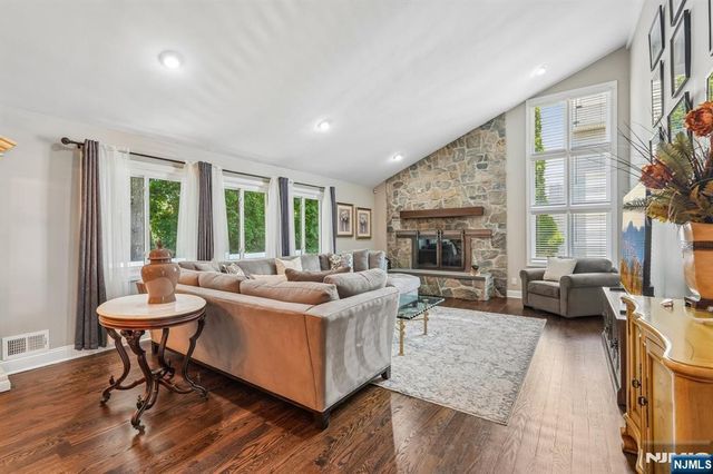 23 Chicopee Drive, Wayne, NJ 07470