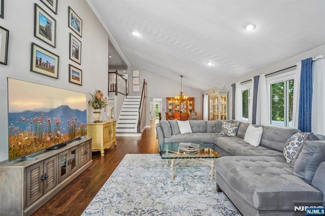 23 Chicopee Drive, Wayne, NJ 07470