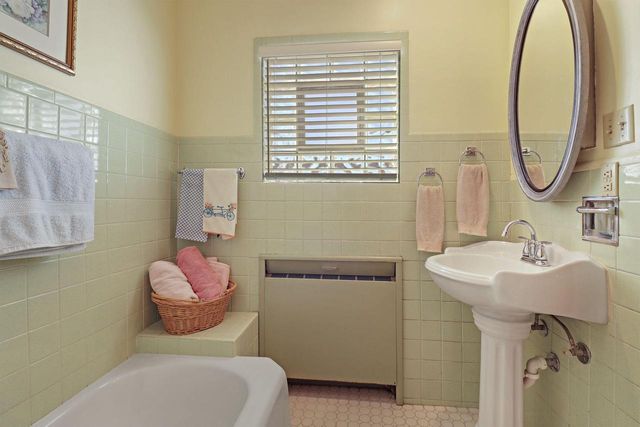 149 W Washington STREET, Burlington, WI 53105