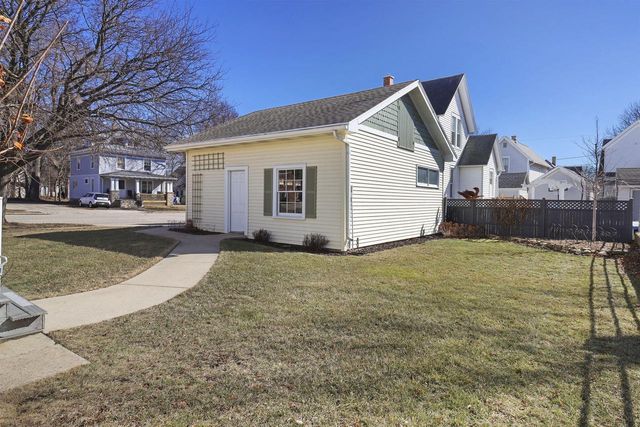 149 W Washington STREET, Burlington, WI 53105