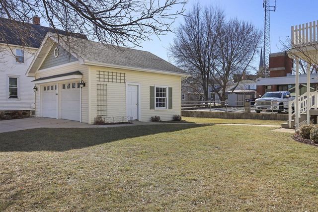 149 W Washington STREET, Burlington, WI 53105