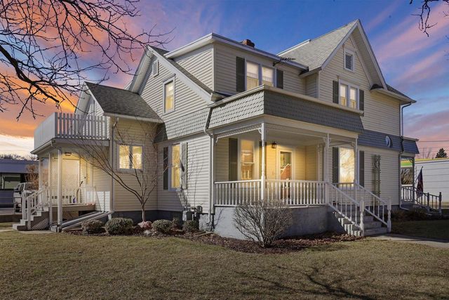 149 W Washington STREET, Burlington, WI 53105