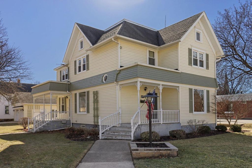 149 W Washington STREET, Burlington, WI 53105