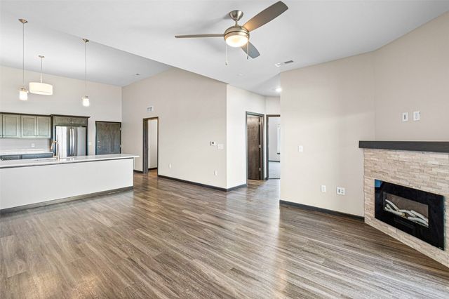 2877 Spring Rose Circle 202, Coralville, IA 52241