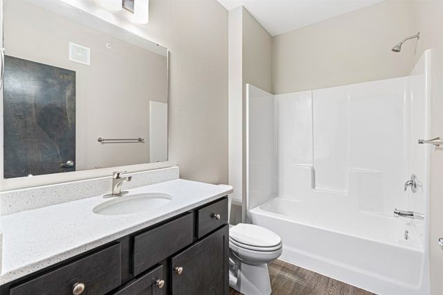 2877 Spring Rose Circle 202, Coralville, IA 52241