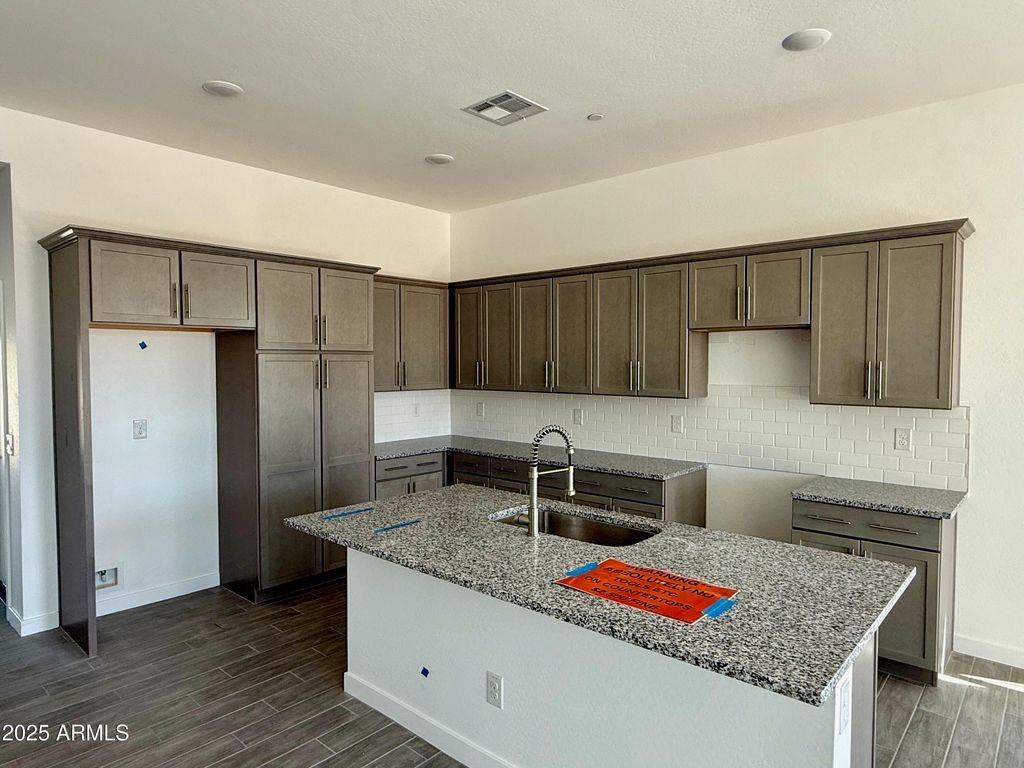 Image 13 of property listing at 8232 E UNIVERSITY Drive, Mesa, AZ 85207