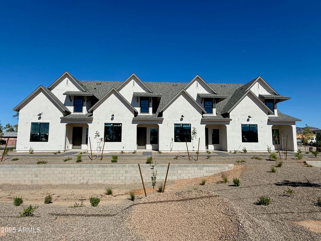 Image 2 of property listing at 8232 E UNIVERSITY Drive, Mesa, AZ 85207