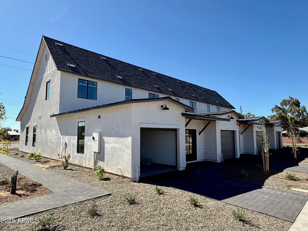 Image 7 of property listing at 8232 E UNIVERSITY Drive, Mesa, AZ 85207