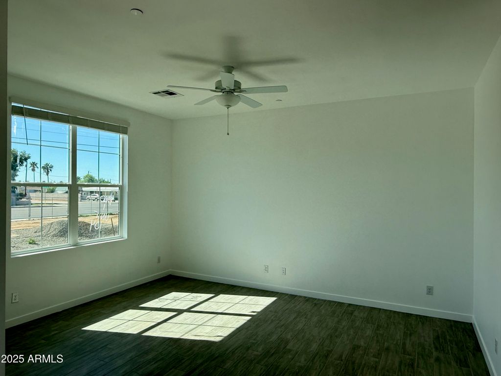 Image 8 of property listing at 8232 E UNIVERSITY Drive, Mesa, AZ 85207