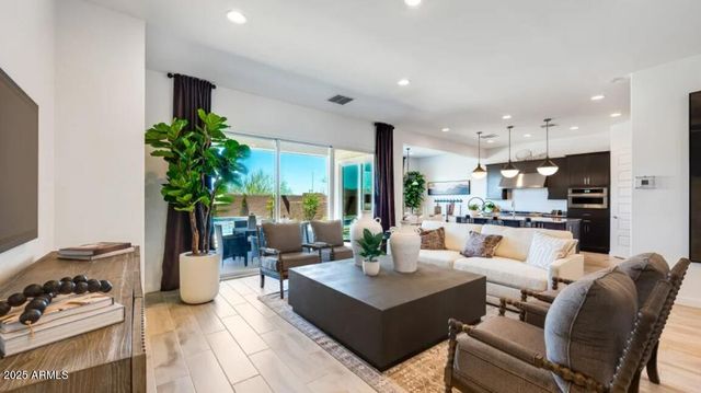 8001 W ROWEL Road, Peoria, AZ 85383