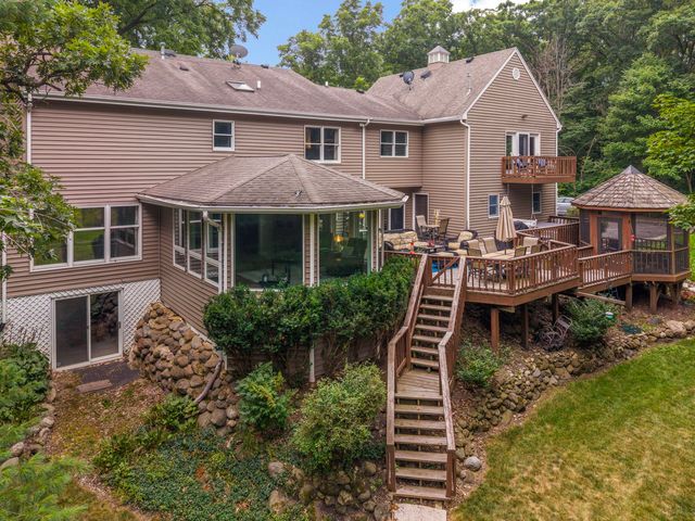 8310 MASON HILL Road, Woodstock, IL 60098