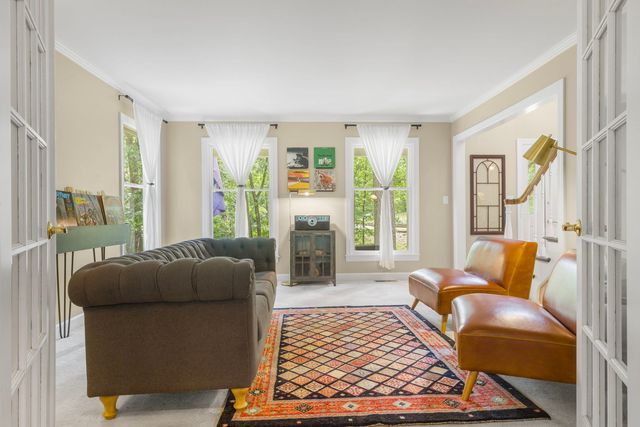 8310 MASON HILL Road, Woodstock, IL 60098