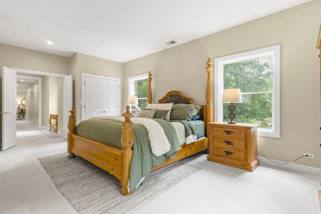8310 MASON HILL Road, Woodstock, IL 60098