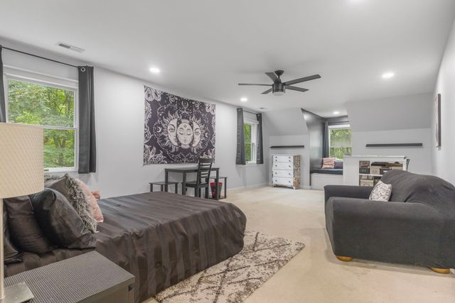 8310 MASON HILL Road, Woodstock, IL 60098