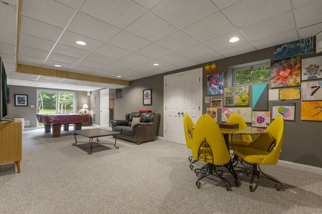 8310 MASON HILL Road, Woodstock, IL 60098