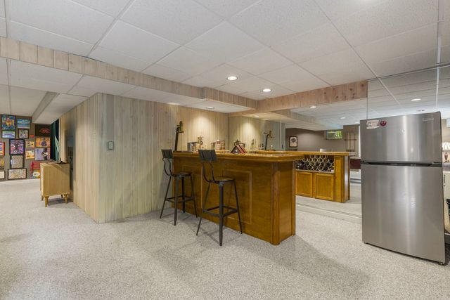 8310 MASON HILL Road, Woodstock, IL 60098