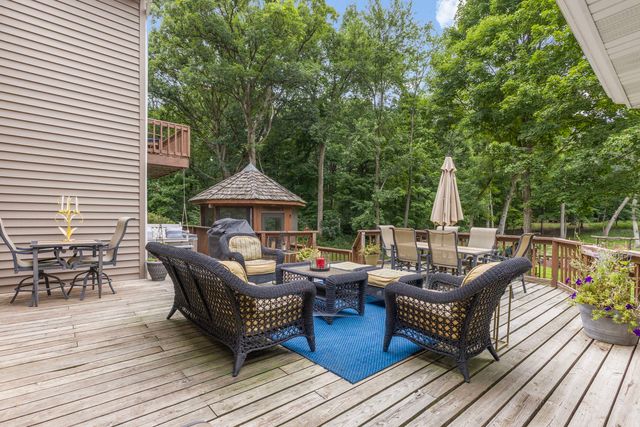 8310 MASON HILL Road, Woodstock, IL 60098