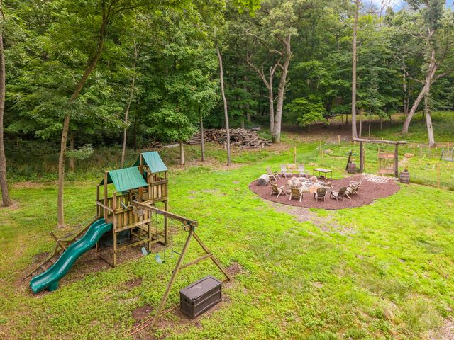 8310 MASON HILL Road, Woodstock, IL 60098