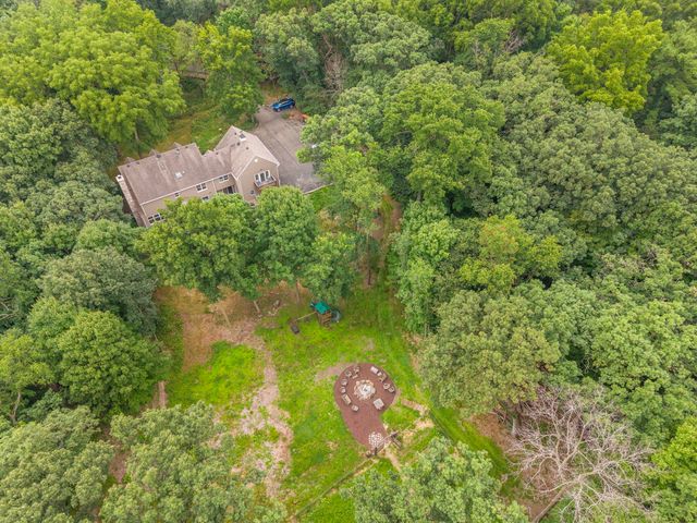 8310 MASON HILL Road, Woodstock, IL 60098