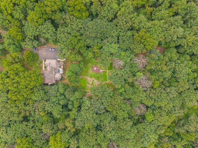 8310 MASON HILL Road, Woodstock, IL 60098